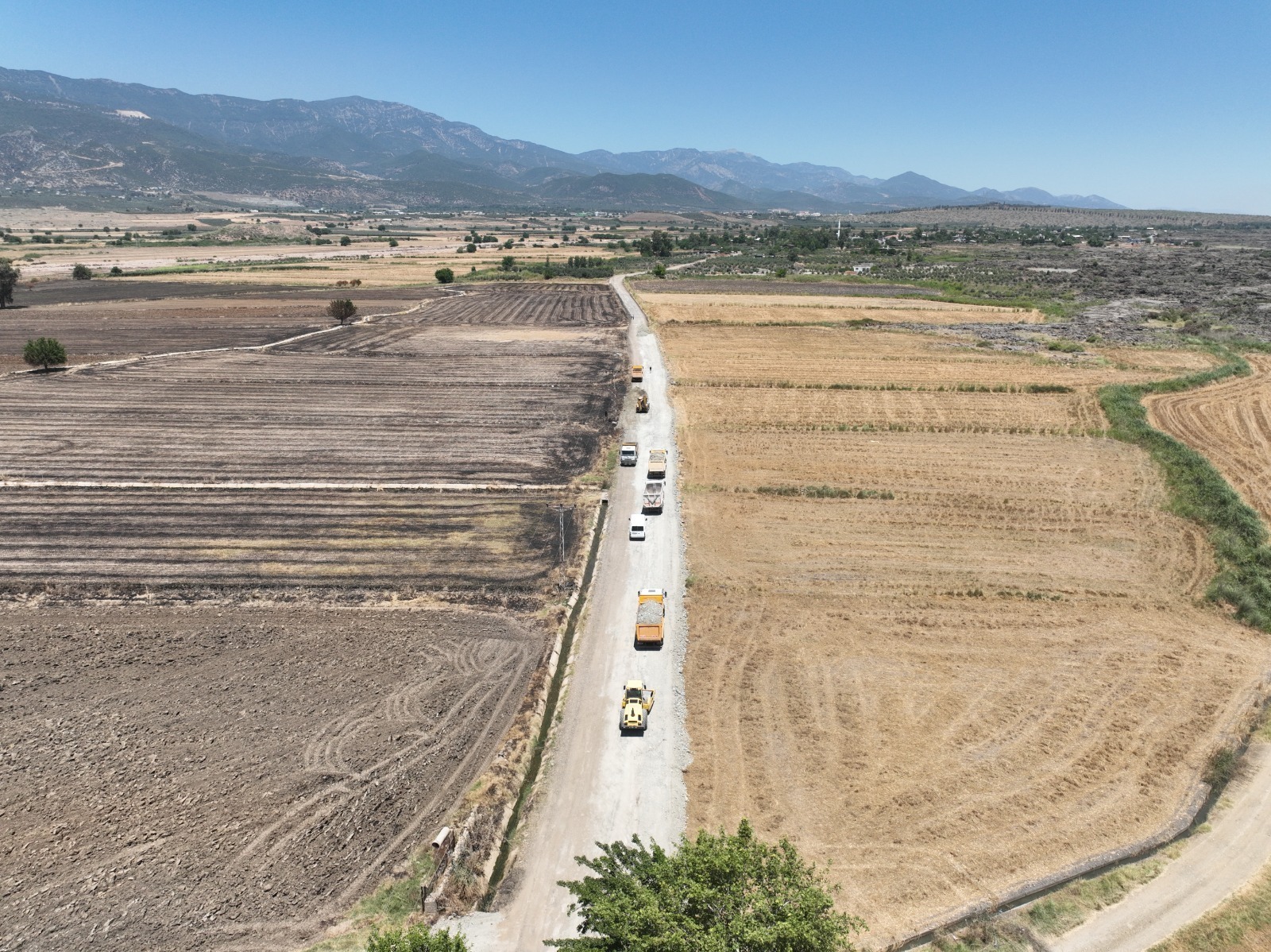 HASSA’DA 15 MAHALLEYİ BİRBİRİNE BAĞLAYAN YOL ASFALTLANACAK