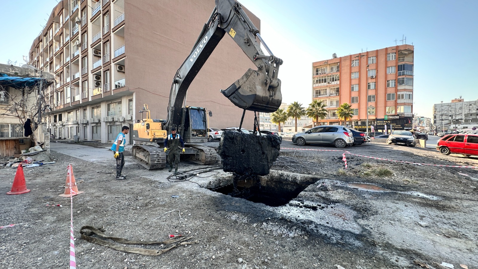 HBB İSKENDERUN’DAKİ DEV MENFEZ İÇİN KOLLARI SIVADI