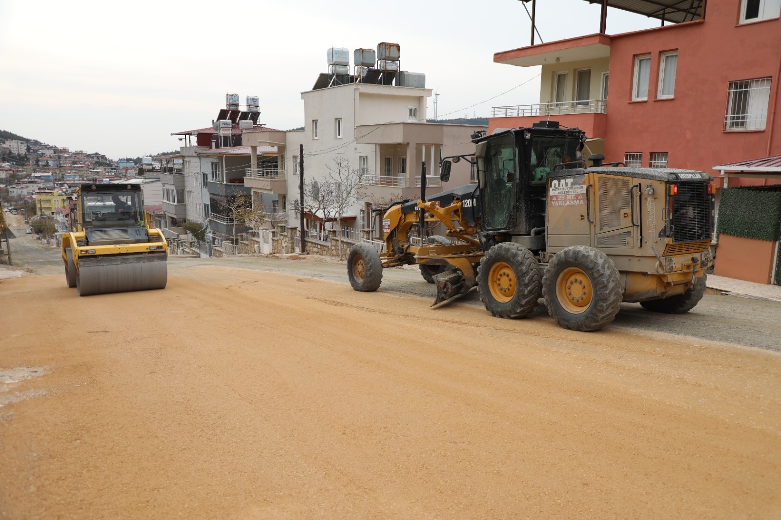 HALİLBEY MAHALLESİ’NDE 30 YILLIK YOL SORUNU SON BULUYOR