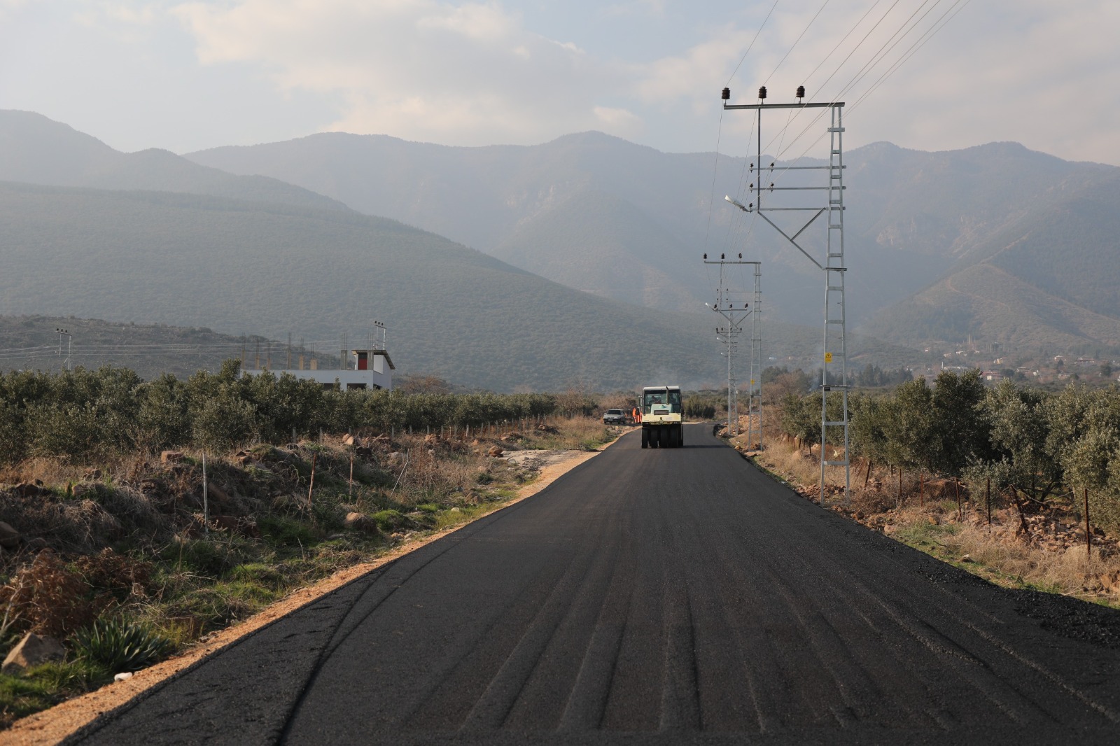 HBB KIRIKHAN’DA ASFALT ÇALIŞMALARINA DEVAM EDİYOR