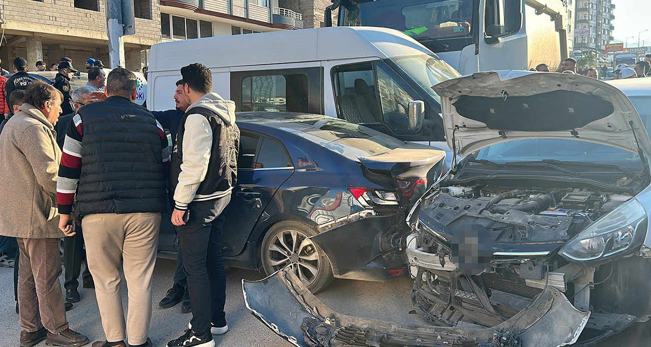 İskenderun’da freni patlayan hafriyat kamyonu 5 aracı biçti: 3 yaralı